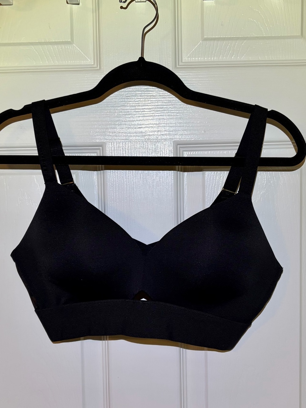 Spanx Black Wireless Molded Cup Sports Bra - size Large